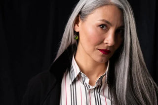 Gray Hair Meets Brows That Shine Subtly While Keeping Your Look Effortless and Refined