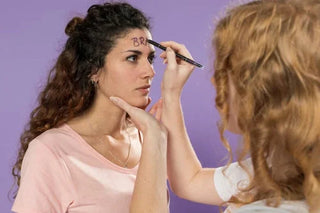 How to Choose Eyebrow Makeup for Your Face Shape