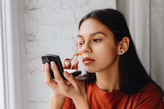 What Makes Heated Eyelash Curlers Different From Traditional Curlers