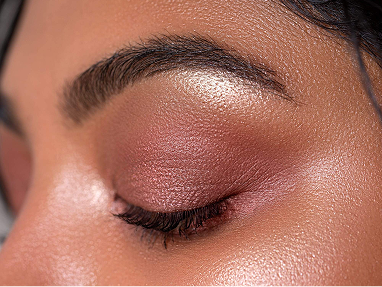 A blended rose and bronze eye look